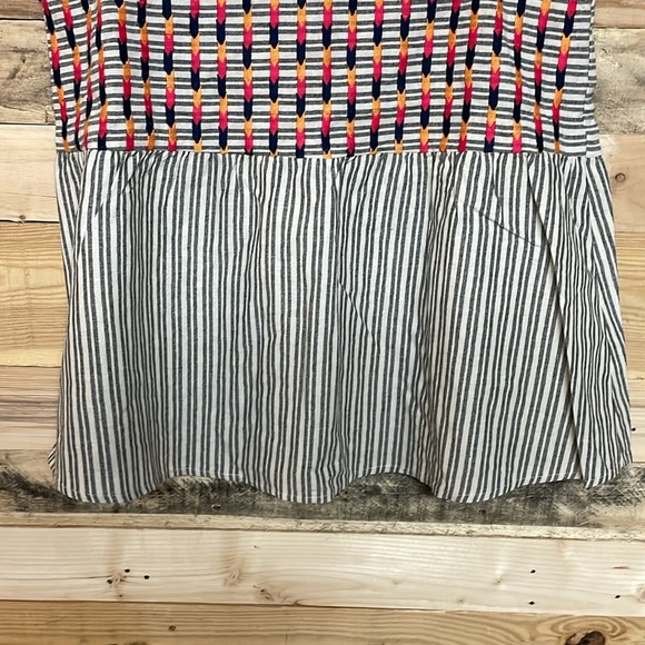 Savanna Jane size Large White with Black Stripes Sleeveless Colorful Stitch Top - Picture 4 of 9